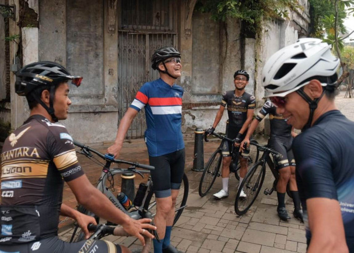 Atlet Sepeda dari Nusantara Cycling Team Gowes Diajak Ganjar Keliling Semarang