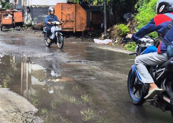 Jalan Raden Fatah Rusak Parah, DPUPR Batang: Itu Aset Milik PT KAI
