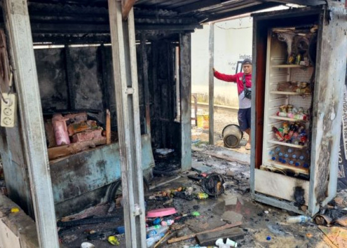 Warung Kelontong Depan BKK Kesesi Ludes Terbakar, Pemilik Luka Bakar Saat Tuang Pertalite Dekat Kompor