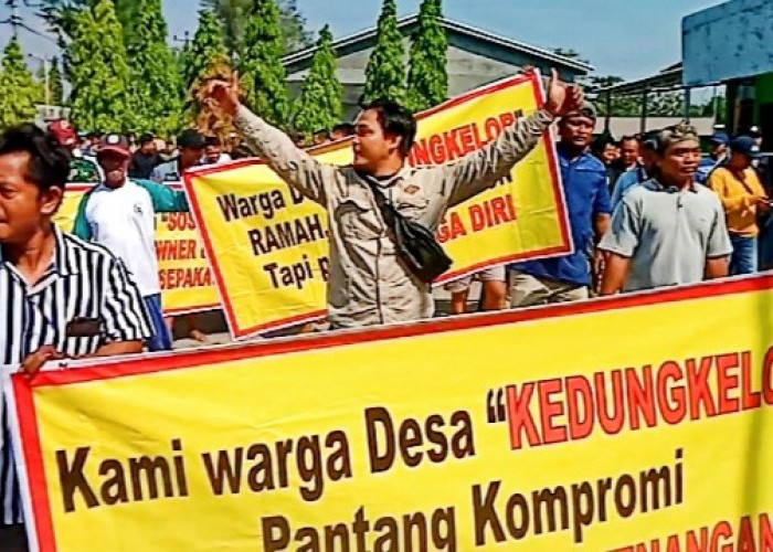 Tolak Pembangunan Pabrik Sepatu, Ratusan Warga Gelar Aksi di Balai Desa