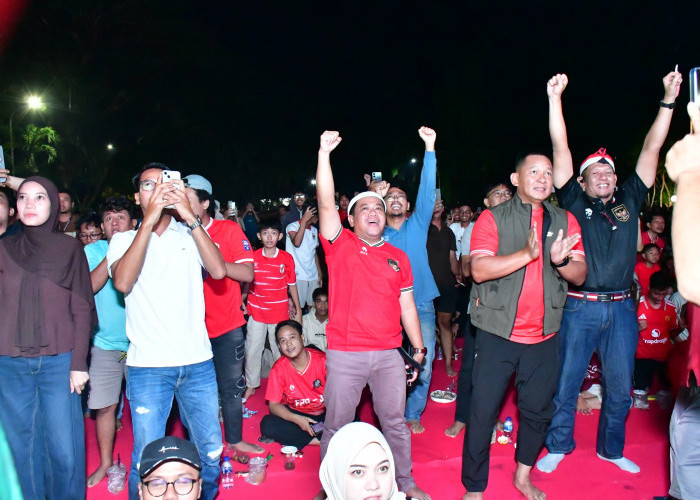 Plt Bupati Pekalongan Sukirman Nobar Final FIFA ASEAN Cup 2026, Rayakan Kemenangan Timnas Bersama Warga