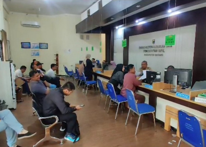 Duh, Antrean Cetak e-KTP di Batang Capai 23.6 Ribu Pemohon, Blangko Hanya Sisa 2 Ribu
