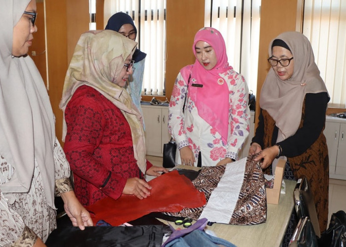 Ubah Limbah Jadi Cuan, Inggit Soraya Dorong Pelatihan Daur Ulang Sampah Plastik di Pekalongan