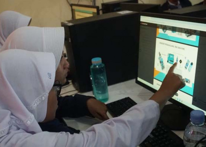 Siswa dan Guru SMK Dilatih Terampil IoT