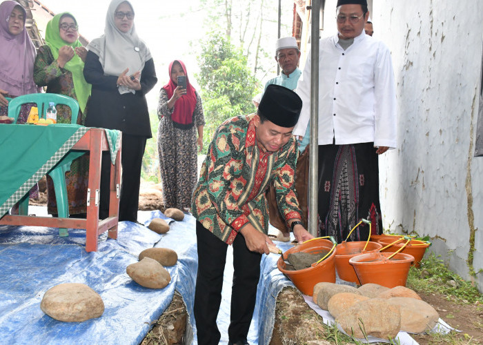 Wakil Bupati Sukirman Meletakkan Batu Pertama Dimulainya Pembangunan Gedung Serbaguna NU Madukaran Pesantunan
