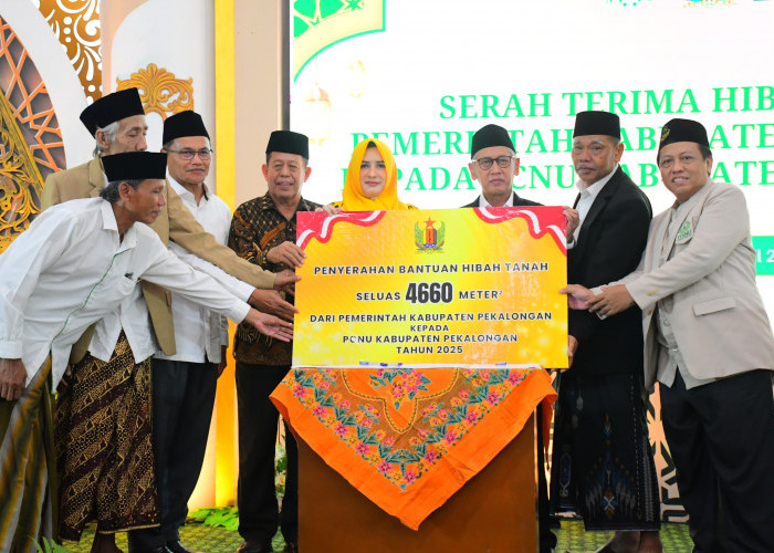 Bupati Fadia Serahkan Bantuan Hibah Tanah  Kepada PCNU Kabupaten Pekalongan dan Resmikan Gedung C ITSNU