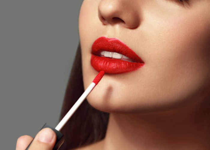 4 Lipstick Matte Tahan Lama dan Tidak Kering di Bibir, Cocok Dipakai Ibu-Ibu