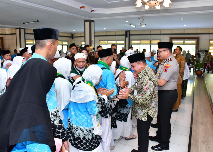 Plt Bupati Pekalongan Sambut Kepulangan Jamaah Haji, Ajak Tebarkan Nilai Kebaikan di Tengah Masyarakat