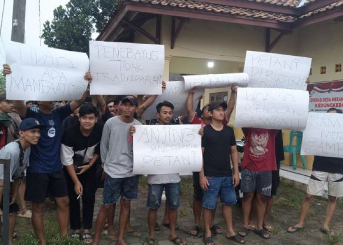 Warga Desa Kedungkebo Tolak Pembangunan TPST Regional, Gelar Aksi Demo di Balai Desa