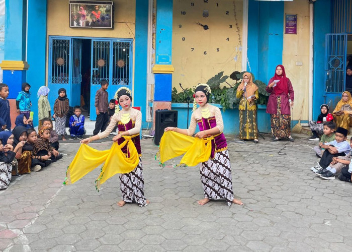 Hardiknas 2025, MI Muhammadiyah Kauman Wiradesa Tampilkan Semangat Budaya dan Kebangsaan