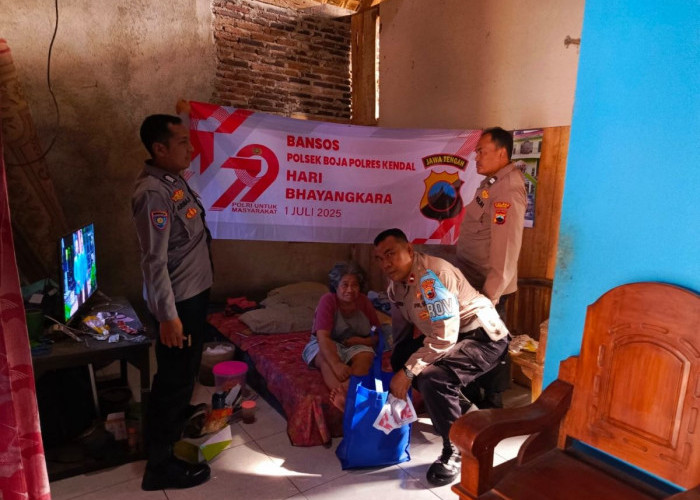 Jelang HUT Bhayangkara ke-79, Polres Kendal Bagikan 50 Paket Sembako untuk Warga Tak Mampu!