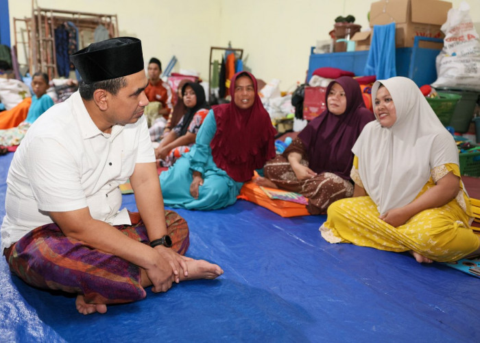Kunjungi Pengungsi Tanah Gerak Tegal, Taj Yasin Minta Pembangunan Huntara Dipercepat