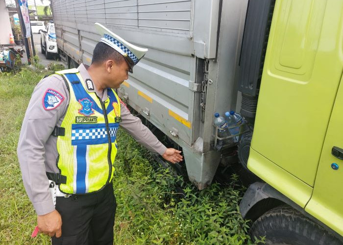 Pejalan Kaki Tewas Diserempet Truk di Pantura Pekalongan