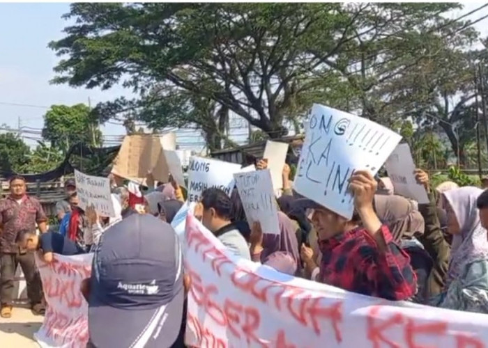 Karyawan PT Target Makmur Sentosa Gelar Aksi, Minta Segel Pabrik Dibuka