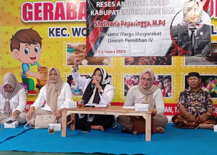 Shellvaria Paparingga Serap Aspirasi dan Serahkan Bantuan Untuk Masyarakat