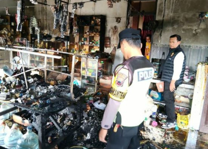 Ditinggal ke Pasar Wonopringgo, Toko Kelontong di Desa Jetakkidul Ludes Terbakar, Kerugian Rp100 Juta