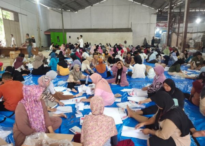 KPU Kabupaten Pekalongan Temukan 980 Surat Suara Rusak, Hari Pertama Sortir dan Lipat Surat Suara Pemilu 2024