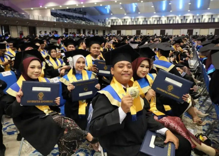 Wisuda ke-180 UNDIP Luluskan 3.341 Mahasiswa: Rektor Bangga Alumni Dikenal Pekerja Keras, Loyal dan Berintegri