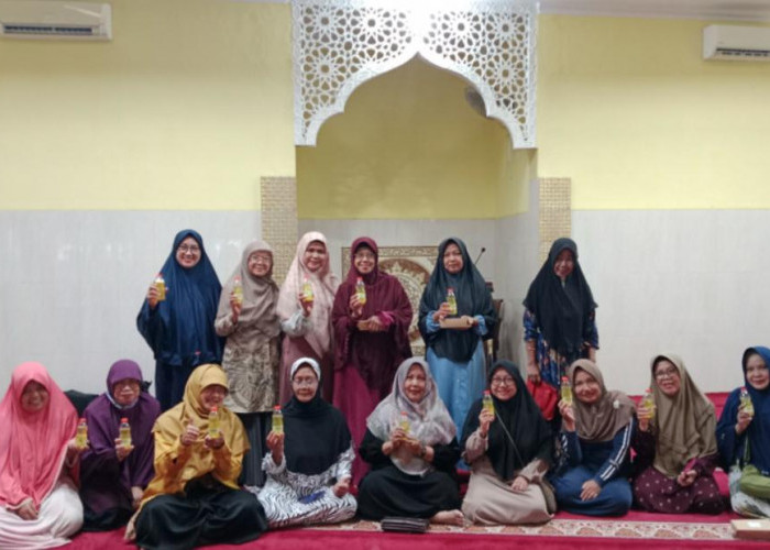 Perawat Pimpin Perubahan dari Dapur, Ibu-ibu Aisyiyah Kedungwuni Belajar Olah Kulit Nanas