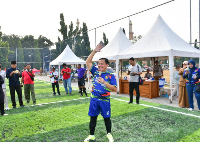 Plt Bupati Pekalongan Sukirman Resmikan Lapangan Mini Soccer di Alun-alun Kajen