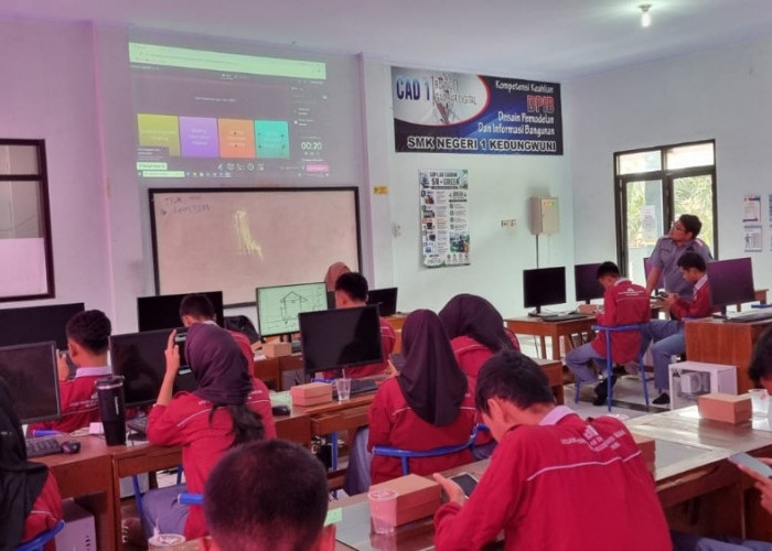 Mahasiswa dan Dosen Unikal Kenalkan Dasar Teknologi BIM kepada Siswa SMK Negeri 1 Kedungwuni