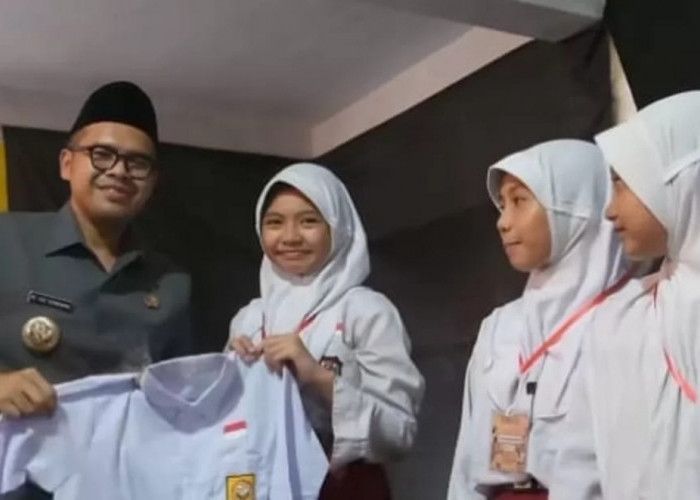 Perluasan Sasaran Bantuan Seragam Gratis di Batang, Kini Masuk Sekolah Swasta