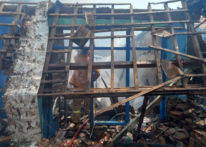 Lupa Pastikan Tungku Benar-Benar Padam, Rumah di Wonokerto Ludes Terbakar, Kerugian Capai Rp200 Juta