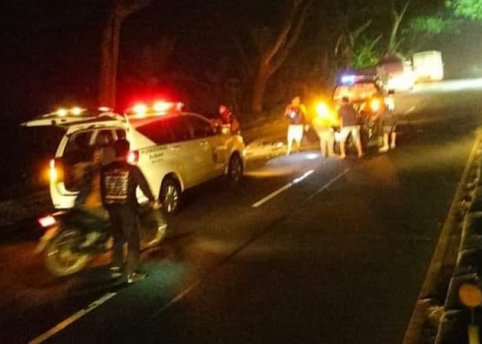 Sruduk Bokong Dump Truk, Pengendara Vario Warga Pekalongan Tewas