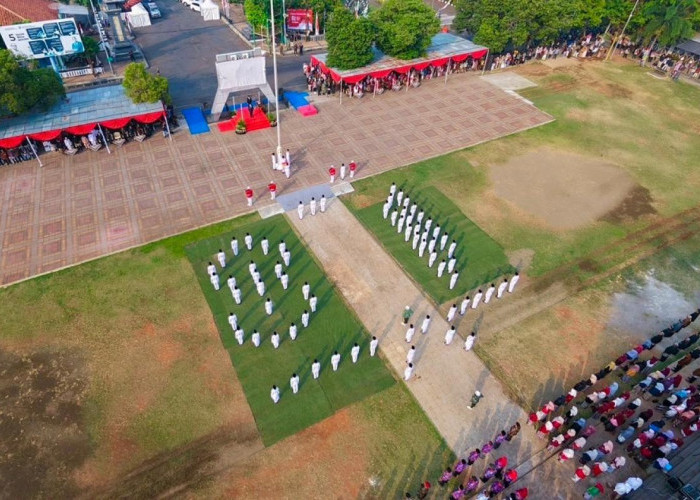 Formasi Angka 81 Warnai Pengibaran Bendera HUT RI di Batang untuk Pertama Kalinya