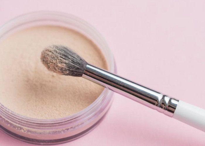 4 Bedak Tabur yang Bagus untuk Mengunci Makeup, Solusi Agar Riasan Tahan Lama 