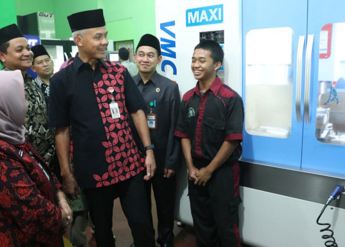 Mesin NU Roaster Karya SMK Ma'arif Mungkid Buat Ganjar Terkesan