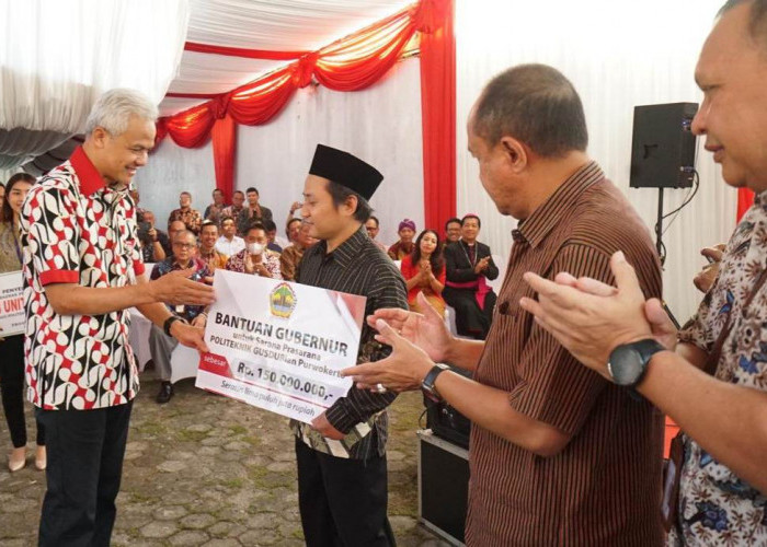 Serahkan Bantuan ke Politeknik Gusdurian, Ganjar : Ini Gotong Royong Wujudkan Pendidikan yang Baik