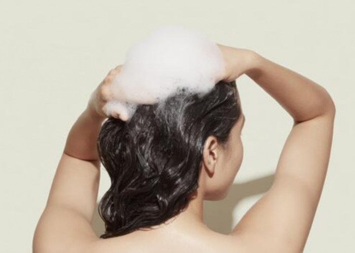 4 Sampoo untuk Rambut Diwarna Agar Tahan Lama, Tersedia di Minimarket