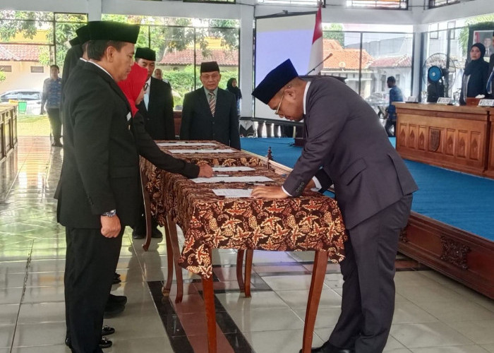 Bupati Batang Lantik Pejabat Baru, Pesan Tegas: Tak Perlu Puisi dan 