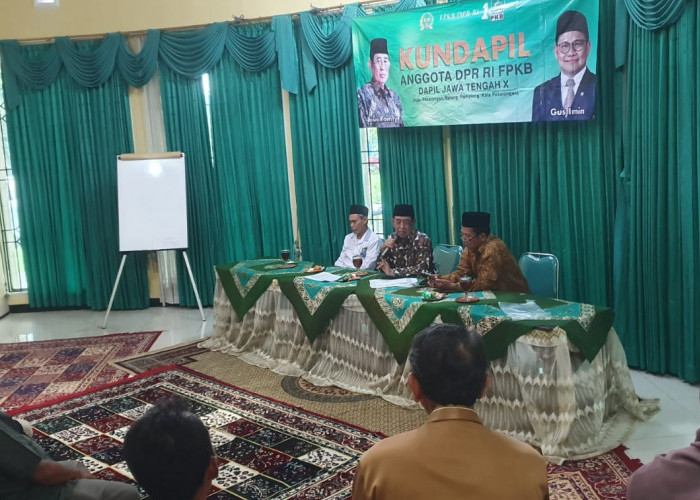 Bisri Kundapil Sampaikan Program Pendidikan ke Masyarakat Kecamatan Karanganyar Pekalongan