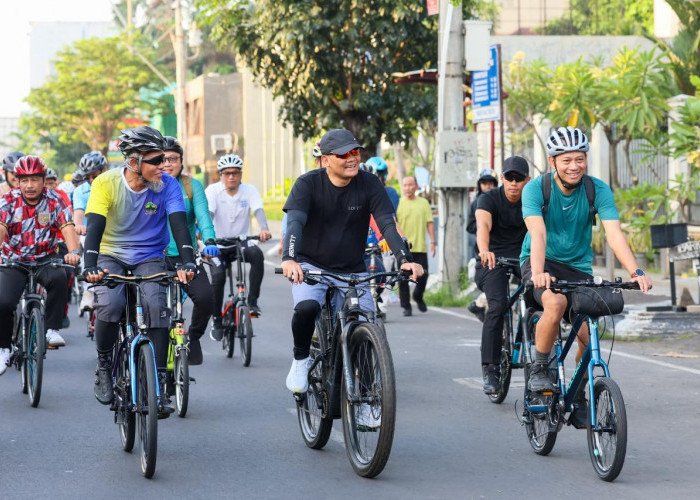 Hemat Energi, Gubernur Ahmad Luthfi Contohkan Berangkat ke Kantor Naik Sepeda