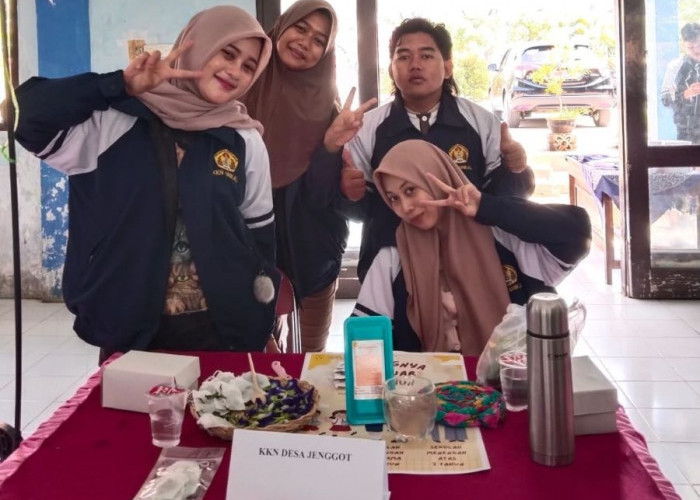 Mahasiswa KKN Unikal Tahun 2023 di Kelurahan Jenggot Pekalongan Buat Teh Celup Bunga Telang