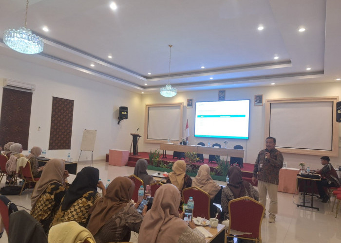 Bendahara Koperasi Desa Dibekali Kemampuan Analisis Laporan Keuangan