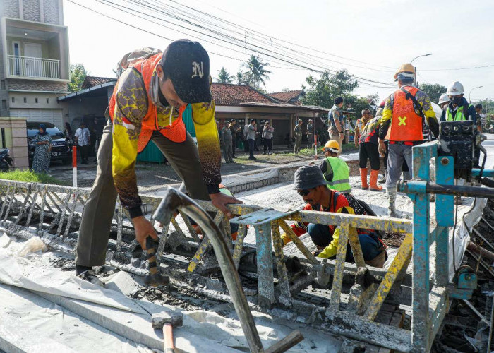 REFLEKSI INFRASTRUKTUR JATENG 2025: Dulu Retak Bergelombang, Kini Jalan Mulus Terbentang