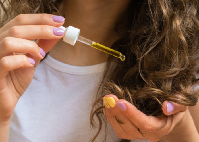 4 Pilihan Minyak Rambut Penghitam Rambut Beruban di Usia 40 Tahun Ke Atas