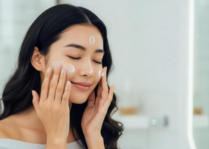 4 Sunscreen yang Bagus untuk Usia 40 Tahun Ke Atas Agar Wajah Awet Muda