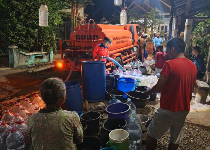 Krisis Air Bersih Pekalongan Makin Mendesak, Armada Tangki Terbatas, Dropping Sampai Dini Hari