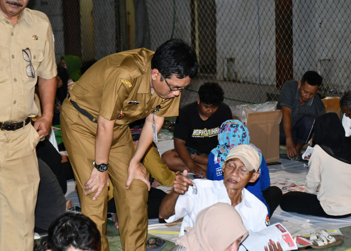 Pjs Bupati Pekalongan Tinjau Proses Sortir dan Lipat Surat Suara untuk Pilgub dan Pilkada 2024