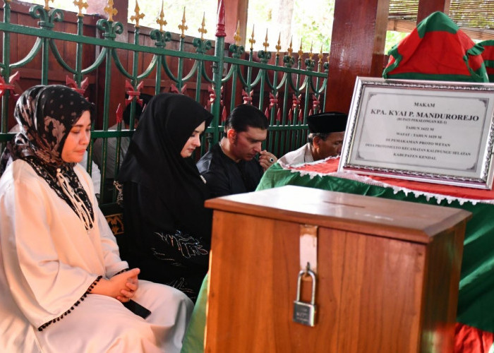 Bupati Pekalongan Fadia Arafiq dan Forkopimda Ziarah ke Makam Pangeran Mandurorejo