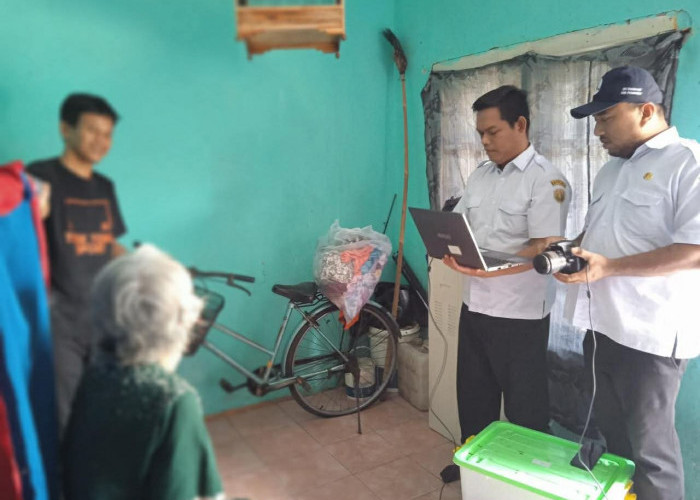 Disdukcapil Kabupaten Pekalongan Lakukan Jemput Bola Perekaman KTP-el bagi Lansia dan ODGJ di Kedungwuni