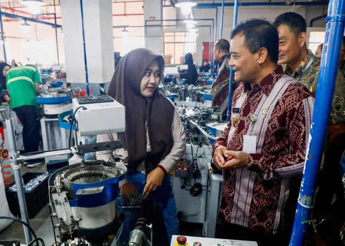 REFLEKSI EKONOMI JATENG 2025: Pertumbuhan Ekonomi Melesat, Investasi Bergeliat