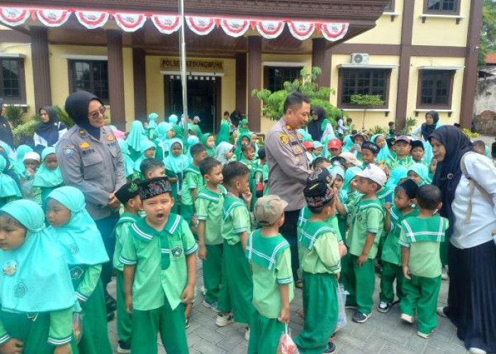 Ratusan Anak-anak RA Islamic Center Kedungwuni Datangi Mapolsek Kedungwuni, Asik Ikuti Polisi Sahabat Anak 