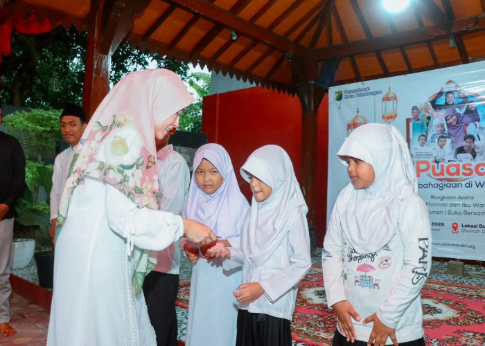 Berbagi Kebahagiaan, Inggit Soraya Beri Motivasi dan Santunan di Acara Buka Puasa Ceria Yatim Mandiri