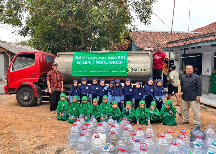SD Muhammadiyah 1 Pekajangan Donasikan Air Bersih untuk Warga Terdampak Kekeringan di Legokgunung