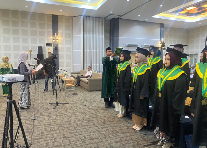 Akbid Harapan Ibu Pekalongan Luluskan 10 Bidan Profesional dan Berintegritas,